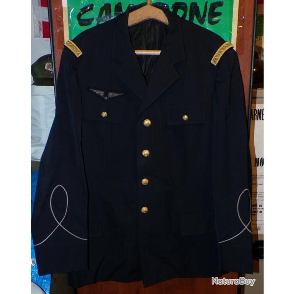 ARMEE DE L'AIR : VESTE  BLEU MARINE AVEC INSIGNE EN TISSU ET GALON , EN CIVIL TAILLE M , BON  ETAT V