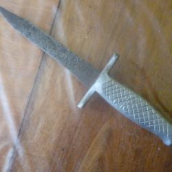 Poignard , manche aluminium , type tranch&eacute;e