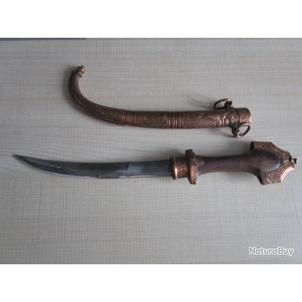 super poignard koummya du MAROC XIX siecle ,�tui en cuivre ,poignard certi de cuivre.