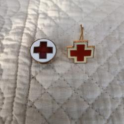 2 anciens insignes croix rouge