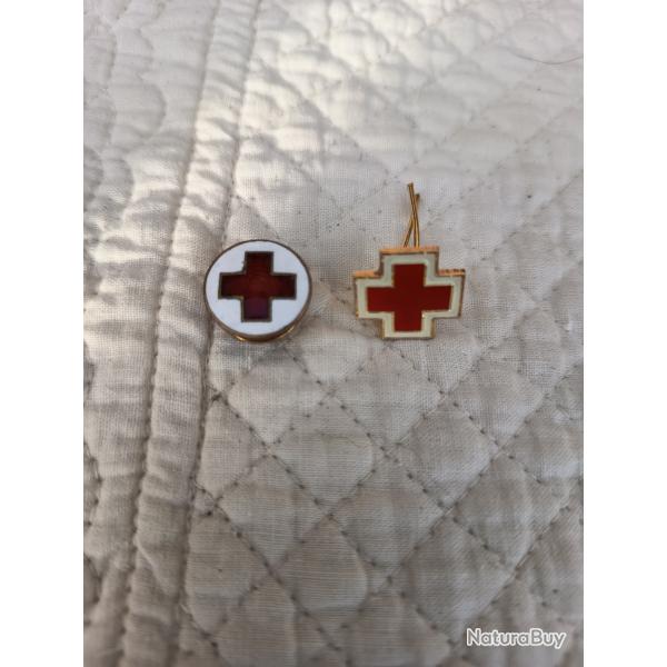 2 anciens insignes croix rouge