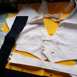 ARMEE DE L'AIR : ACCESSOIRES POUR LA TENUE DE GALA  , NOEUD PAPILLON + FAUX GILET BLANC + CEINTURE E