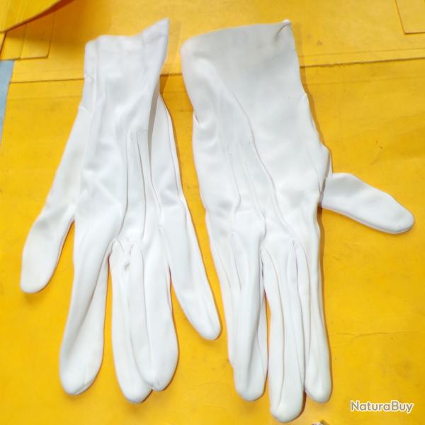 ARMEE DE L'AIR : 1 PAIRE DE GANTS BLANC TAILLE 9   ,  ETAT VOIR PHOTOS . POUR TOUT RENSEIGNEMENT ME