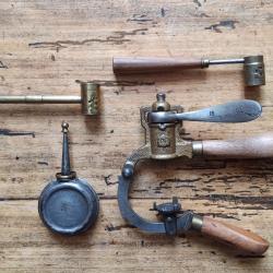 Lot anciens instruments de chasse