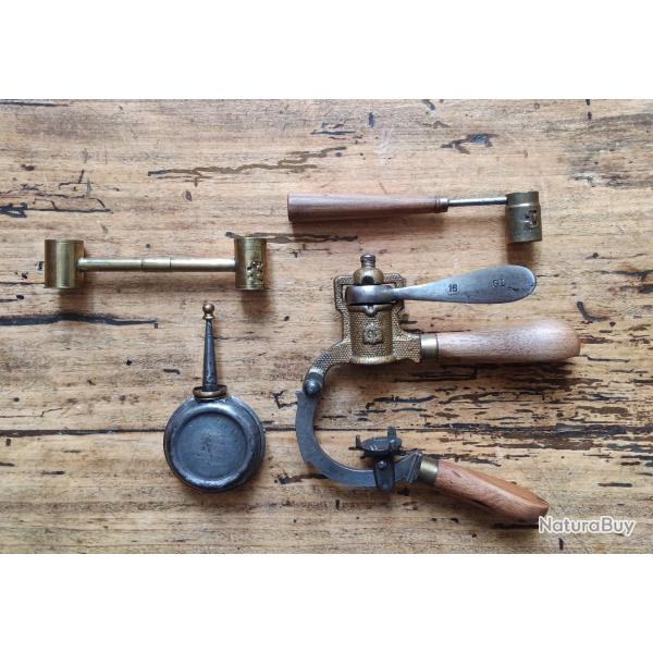 Lot anciens instruments de chasse