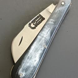 ANCIEN COUTEAU DE M&Eacute;TIER, V&Eacute;RITABLE BROSSARD, THIERS, XX&egrave;me, manche en CORNE.