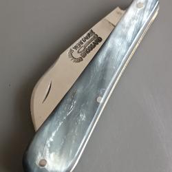 ANCIEN COUTEAU DE M&Eacute;TIER, V&Eacute;RITABLE BROSSARD, THIERS, XX&egrave;me, manche en CORNE.