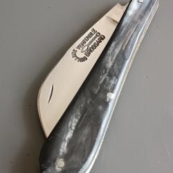 ANCIEN COUTEAU DE M&Eacute;TIER, V&Eacute;RITABLE BROSSARD, THIERS, XX&egrave;me, manche en CORNE.