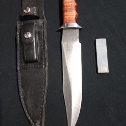 poignard etui et pierre d'affutage BOKER MAGNUM