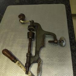 gros  sertisseur  a pression en calbre 12 501