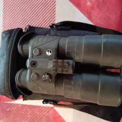 Jumelles intensification de lumi&egrave;re.Vision nocturne