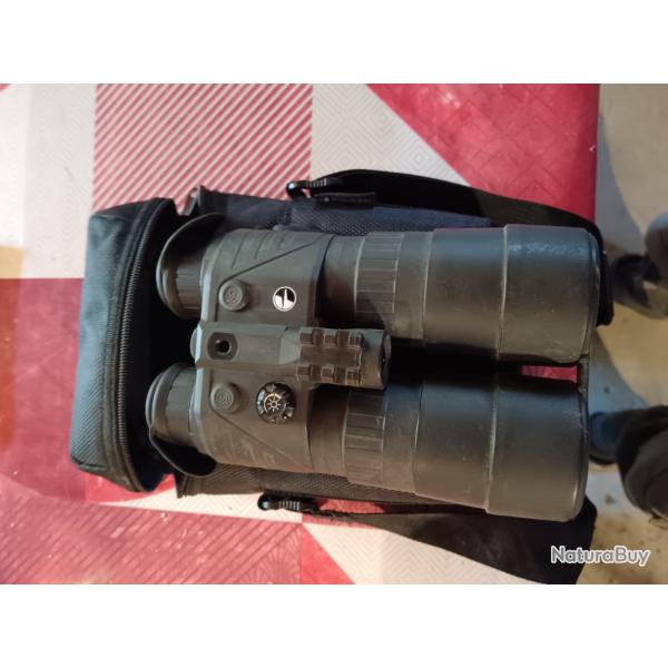 Jumelles intensification de lumi�re.Vision nocturne