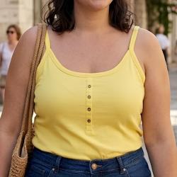 Top &agrave; fines bretelles AXONE EPICE3J jaune le confort grande taille en pur coton pour sublimer vos fo