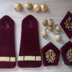 lot militaire boutons &eacute;paulettes insignes col sant&eacute;