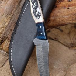 Couteau de Chasse Damas Lame 256 Couches Manche OS Scrimshaw Dragon Fabr Artisanale Etui Simili 01