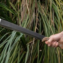 Machette forg&eacute;e avec Manche en noyer et Etui en Nylon 984