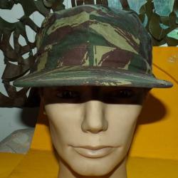 CASQUETTE&nbsp; EN TISSU DE TYPE MILITAIRE COULEUR CAMOUFLEE, TAILLE 7 OU 56 ,&nbsp;&nbsp;VENDU DANS L' ETAT VOIR P