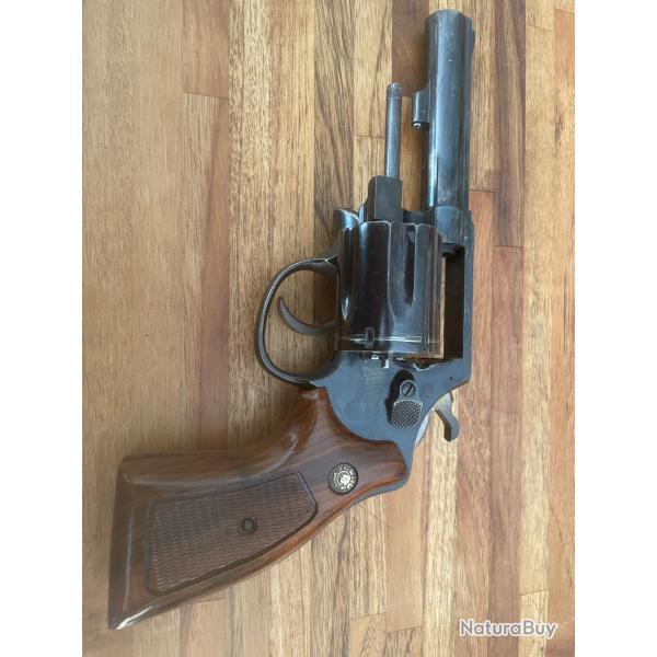 Revolver Taurus Model 83 Calibre 38 Sp�cial