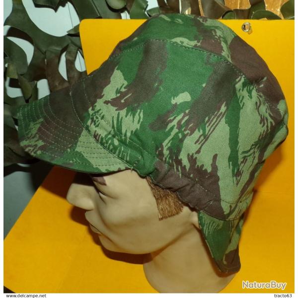 CASQUETTE AVEC NUQUIERE CAMOUFLEE DE TYPE PARACHUTISTE DU GENERAL BIGEARD , TAILLE FRANCAISE 54� , B