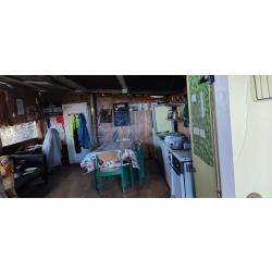 Table et chaises pour palombi&egrave;re