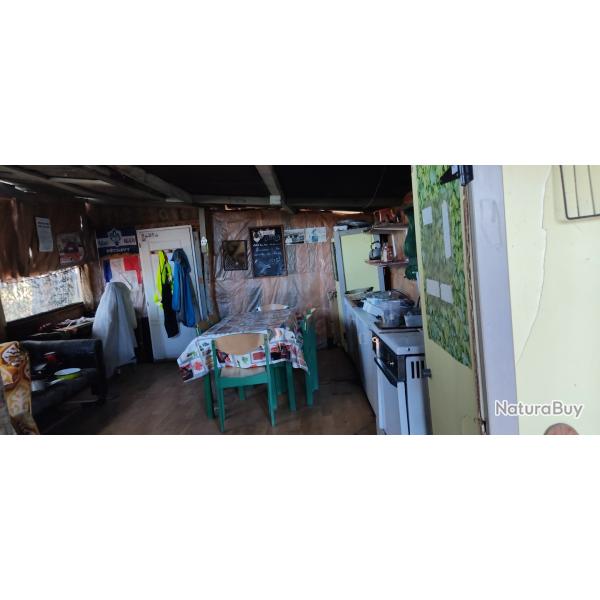 Table et chaises pour palombi�re