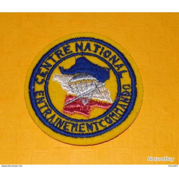 CENTRE NATIONAL ENTRAINEMENT COMMANDO   DIAMETRE 73 MM   , BON ETAT VOIR PHOTO . POUR TOUT RENSEIGNE