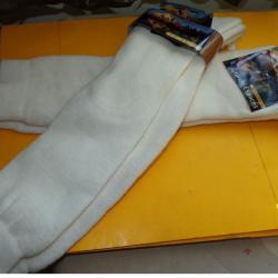 CHAUSSETTES BLANCHES POUR LE FROID EN LOT DE 2 , POINTURE 43/46 , 25% DE LAINE ,  ETAT NEUF VOIR PHO