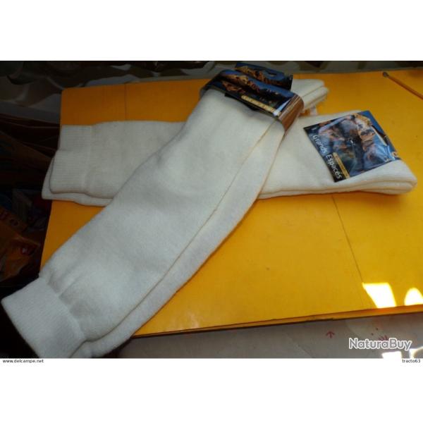 CHAUSSETTES BLANCHES POUR LE FROID EN LOT DE 2 , POINTURE 43/46 , 25% DE LAINE ,  ETAT NEUF VOIR PHO