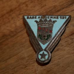 Insigne BASE AERIENNE 131 petit manque d'&eacute;maille