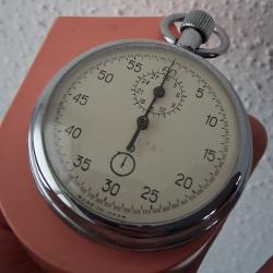 CHRONOM&Egrave;TRE / STOPWATCH M&Eacute;CANIQUE FABRIQU&Eacute; EN URSS CCCP 1970s