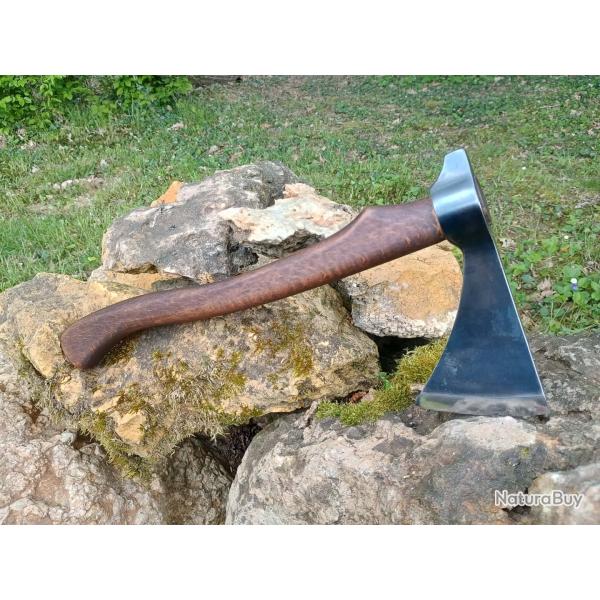 Hachette et couteau Scandinaves