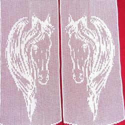 Rideaux brise-vue Chevaux. D&eacute;coration textile crochet fait main. Neufs.