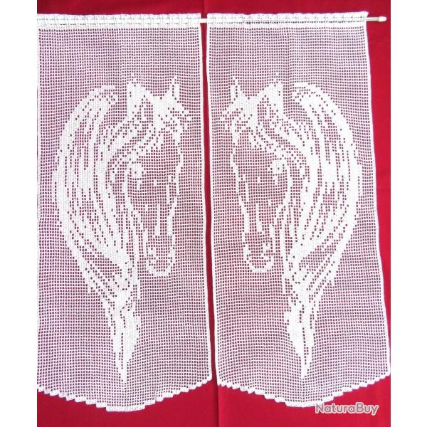 Rideaux brise-vue Chevaux. D�coration textile crochet fait main. Neufs.