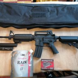 M4 AEG airsoft neuf + sacoche de transport + billes + silencieux + laser