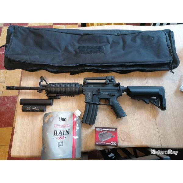 M4 AEG airsoft neuf + sacoche de transport + billes + silencieux + laser