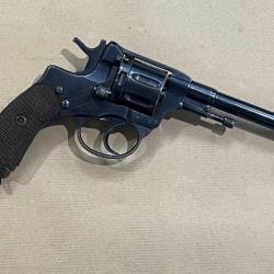 revolver mod&egrave;le 1895 Nagant calibre 7.62 x 38 R + &eacute;tui