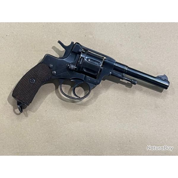 revolver mod�le 1895 Nagant calibre 7.62 x 38 R + �tui