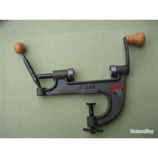 Tr�s solide sertisseur cal 12 Januel vendu par Manufrance pour sertir les douilles de 65 � 76 mm