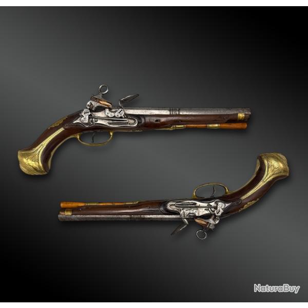 PAIRE DE PISTOLETS � SILEX MARQU�S RIPOLL AUX BASSINETS - Espagne - XVIII�me si�cle