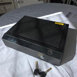 Coffre pour armes de poing.