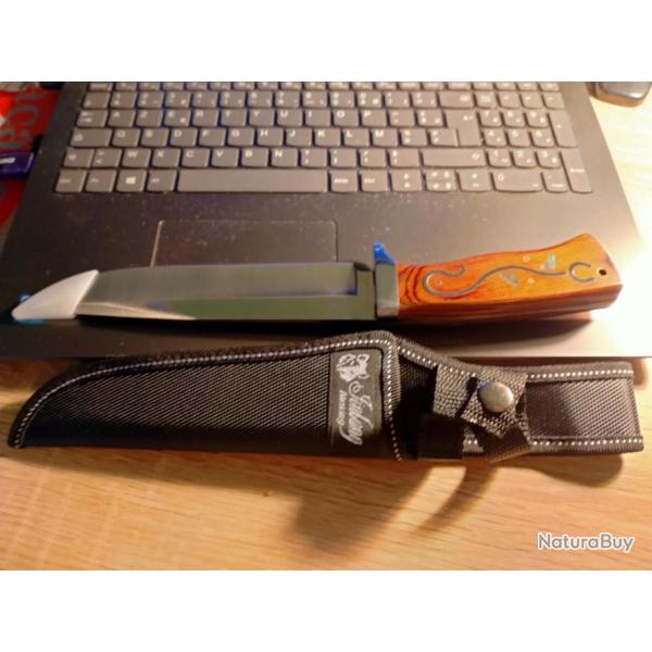 un poignard Columbia lame Acier tr�s Jolie manche