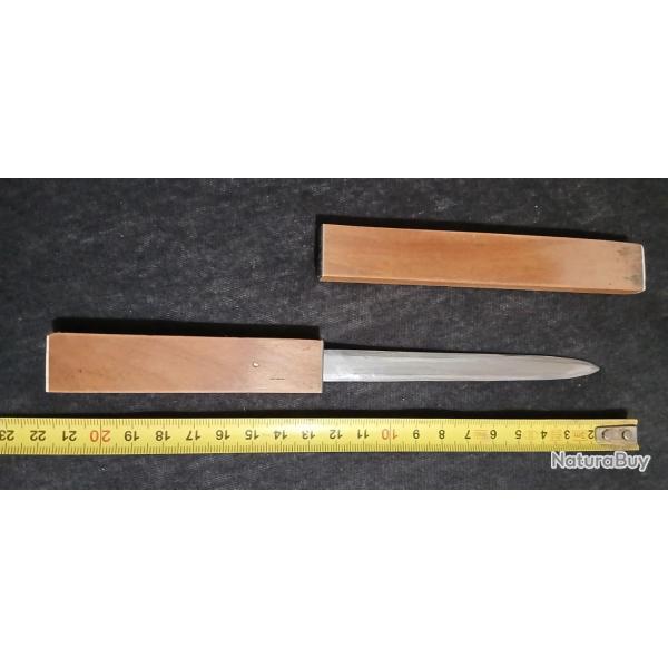 Couteau ou poignard tanto