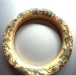 Bracelet jonc avec fleur et dragon