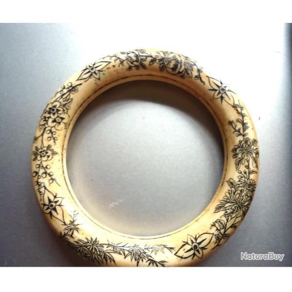 Bracelet jonc avec fleur et dragon