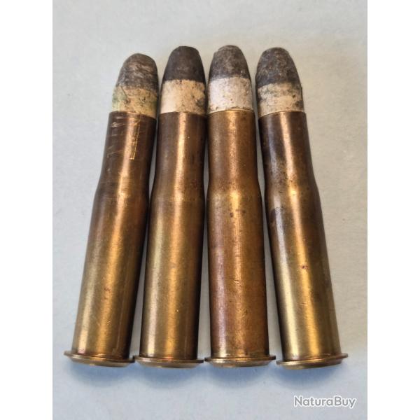 Un lot de quatre cartouches Gras balle plomb poudre noire