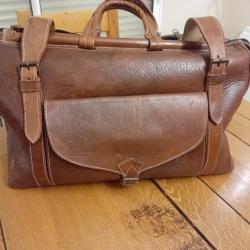 A VENDRE TRES BEAU SAC EN CUIR