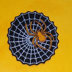 TISSU PATCH : TOILE AVEC ARAIGNEE , DIAMETRE 9 CM , BON ETAT VOIR PHOTO . POUR TOUT RENSEIGNEMENT ME