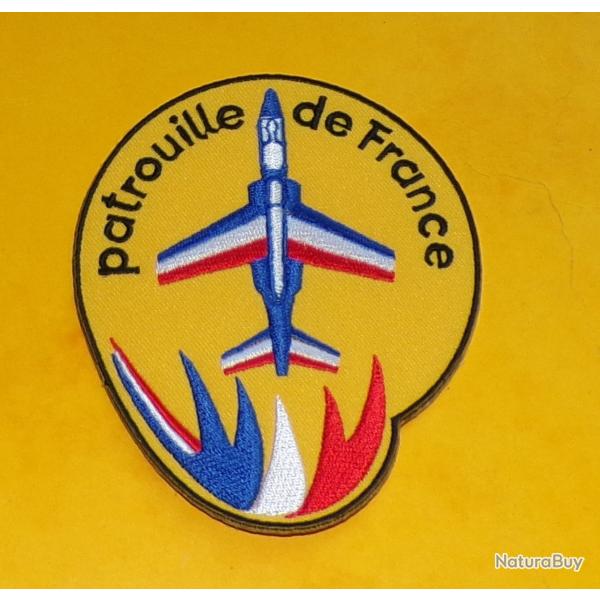 TISSU PATCH : PATROUILLE DE FRANCE AVEC ALPHAJET , DIAMETRE 10 CM , BON ETAT VOIR PHOTO . POUR TOUT