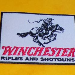 TISSU PATCH : WINCHESTER RIFLES AND SHOTGUNS  , DIAMETRE 9,5 CM , BON ETAT VOIR PHOTOS . POUR TOUT R