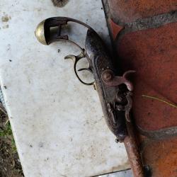 Pistolet &agrave; percussion prussien a restaurer